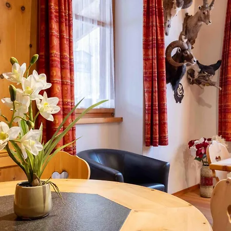 Garni Alpenrose - Grusaida 2*