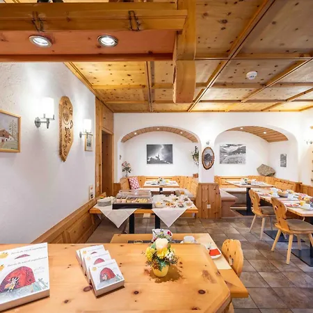 Värdshus Garni Alpenrose - Grusaida 2*